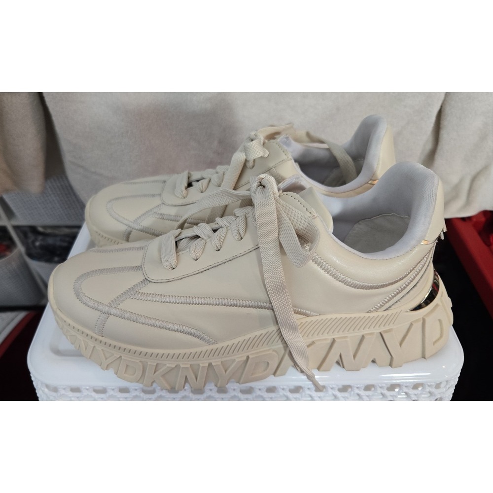 Dkny‎  Womans Sneakers Size 8 1/2 Beige like new